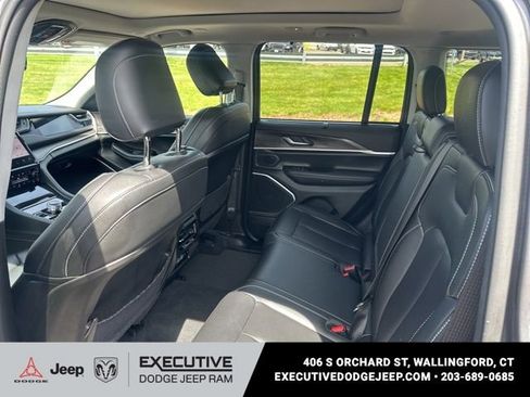 Used 2023 Jeep Grand Cherokee 30th Anniversary AWD/4WD image 10
