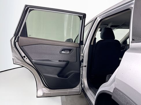 Used 2023 Nissan Rogue SV image 25