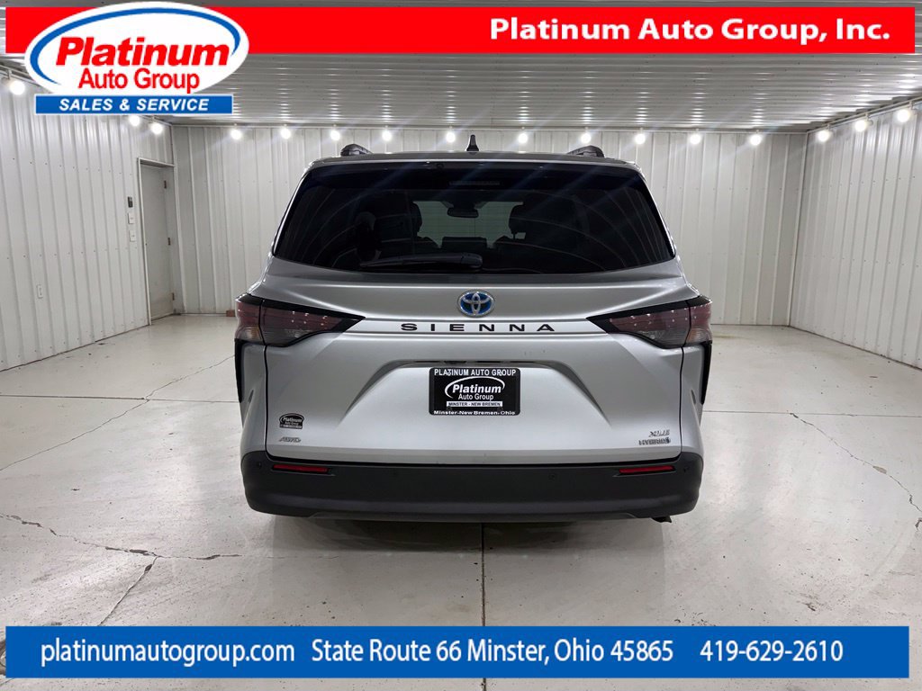 Used 2023 Toyota Sienna XLE AWD/4WD image 4