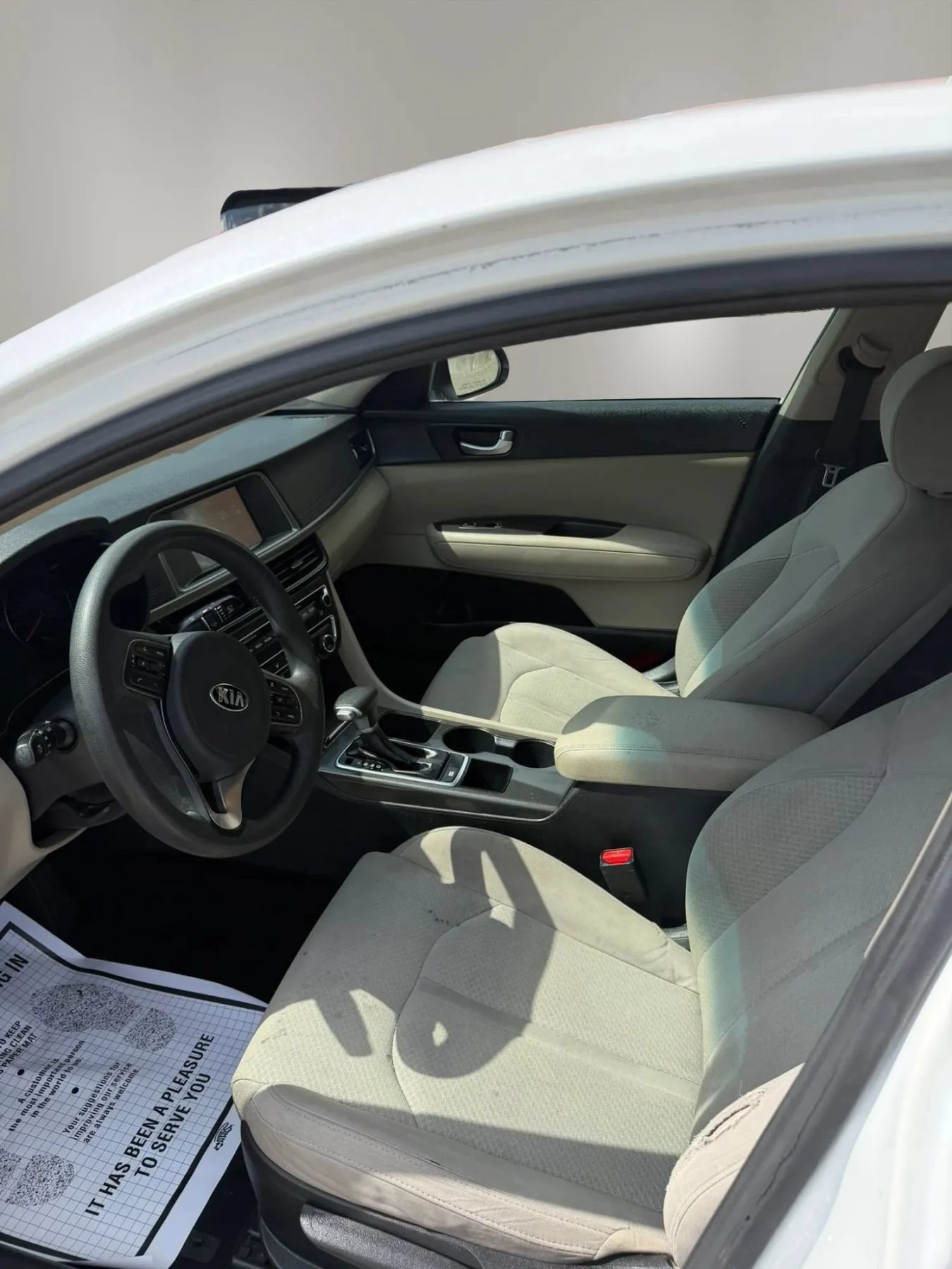 Used 2018 Kia Optima LX w/ 17" Alloy Wheels Package FWD image 4