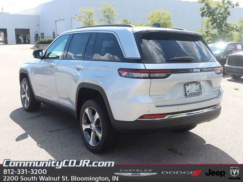 New 2025 Jeep Grand Cherokee Limited AWD/4WD image 6