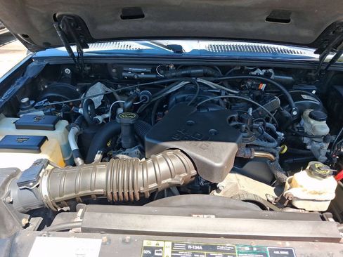 Used 2005 Ford Explorer Sport Trac Adrenalin AWD/4WD image 46