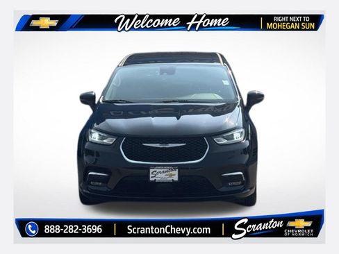 Used 2023 Chrysler Pacifica Touring-L FWD image 1