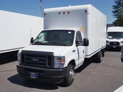 Certified 2024 Ford E-450 and Econoline 450 Super Duty RWD image 2