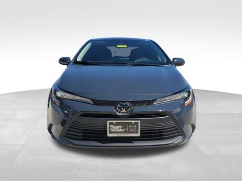 Used 2024 Toyota Corolla LE FWD image 2