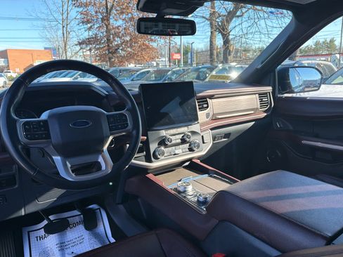 Used 2023 Ford Expedition Limited image 27