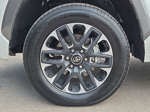 Used 2025 Toyota Tundra Limited image 12