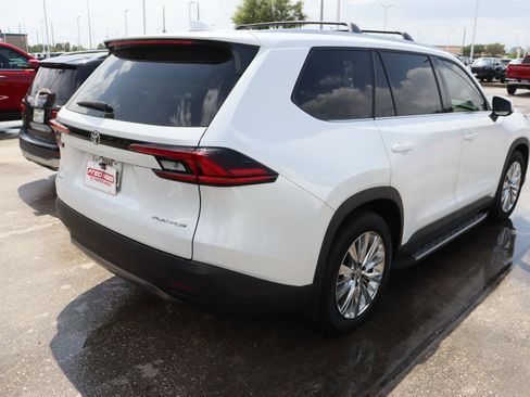 Used 2026 Toyota Grand Highlander Platinum image 9