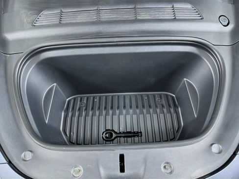 Used 2023 Tesla Model Y Long Range image 33