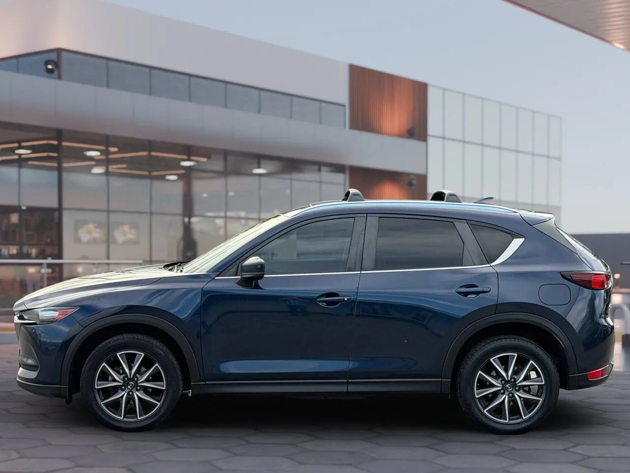 Used 2018 MAZDA CX-5 Touring w/ Preferred Equipment Package AWD/4WD image 4