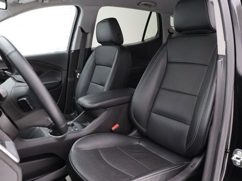 Used 2024 GMC Terrain SLT image 16