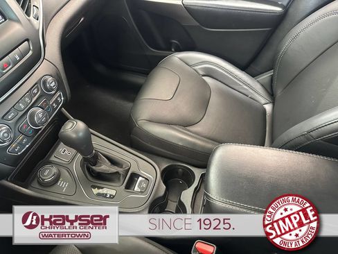 Used 2020 Jeep Cherokee Latitude Lux w/ Comfort/Convenience Group AWD/4WD image 10