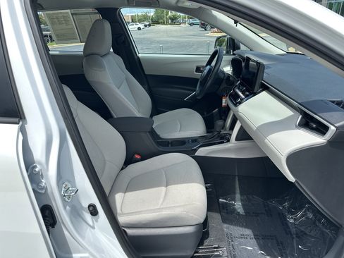 Used 2025 Toyota Corolla Cross L FWD image 33
