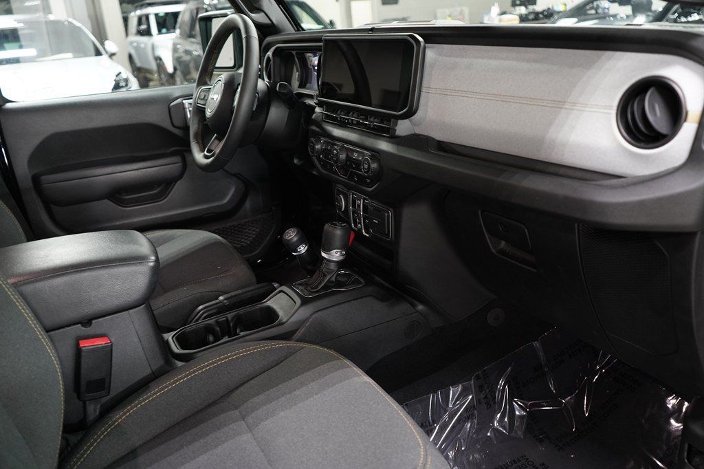 Used 2024 Jeep Wrangler Unlimited w/ Convenience Group AWD/4WD image 27