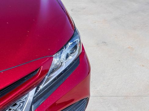Used 2018 Toyota Camry SE FWD image 11