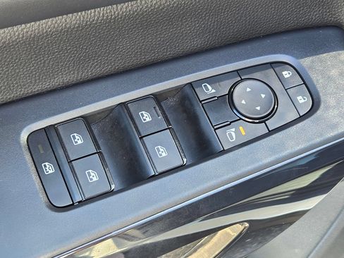 Used 2024 Nissan Pathfinder SV FWD image 23