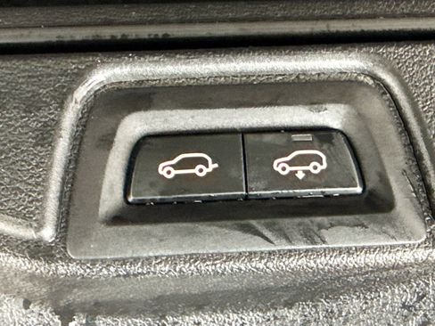 Used 2022 BMW X7 M50i image 12