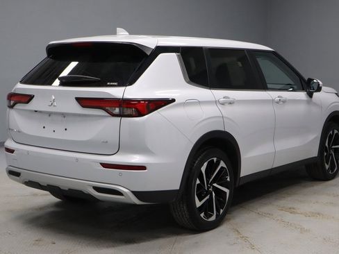 Used 2023 Mitsubishi Outlander SE image 10