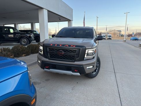 Used 2023 Nissan Titan PRO-4X w/ Off Road Protection Package image 3