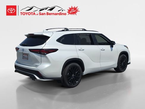 Certified 2024 Toyota Highlander XSE FWD image 5
