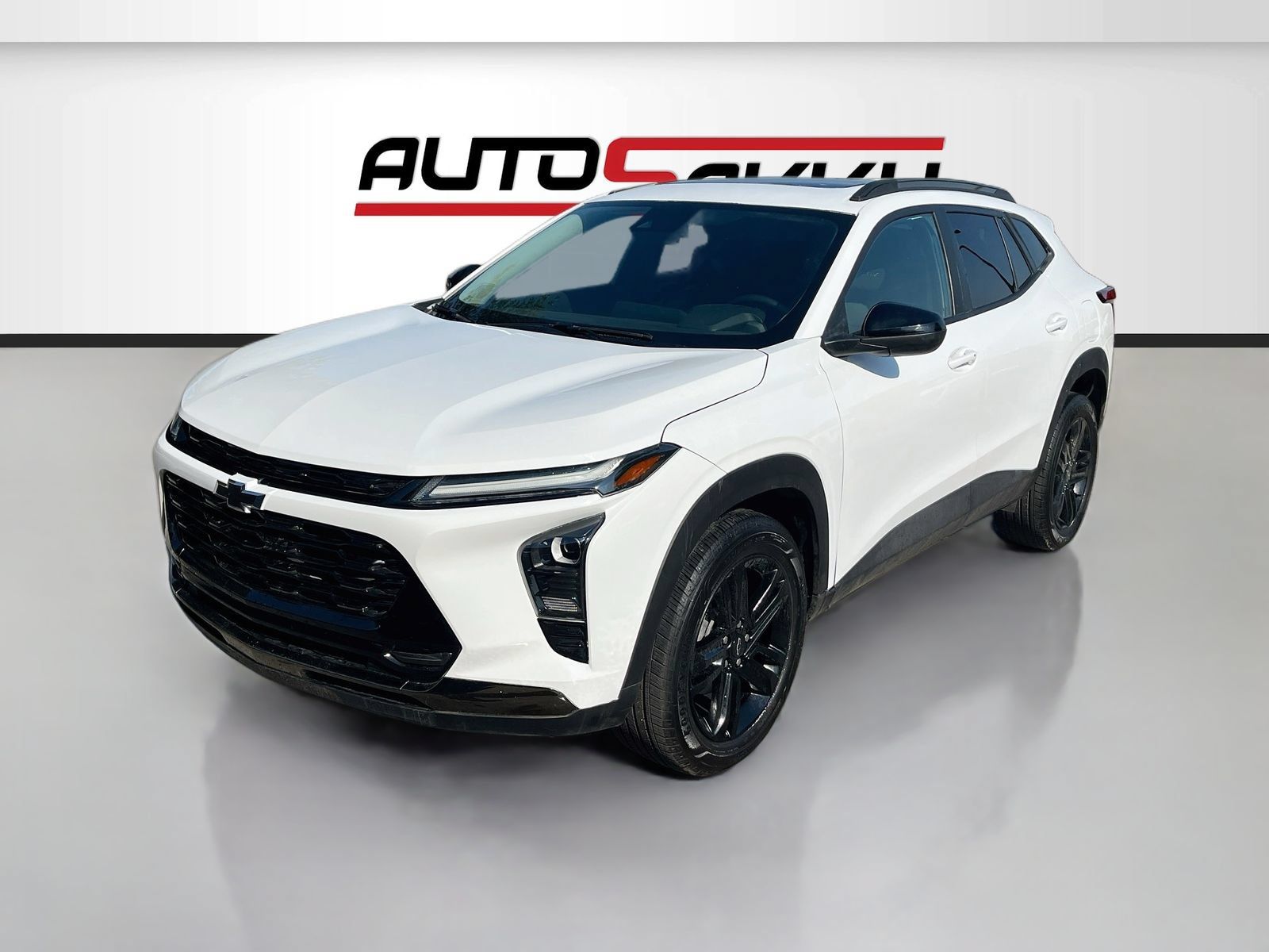 Used 2025 Chevrolet Trax ACTIV w/ Sunroof Package FWD image 3
