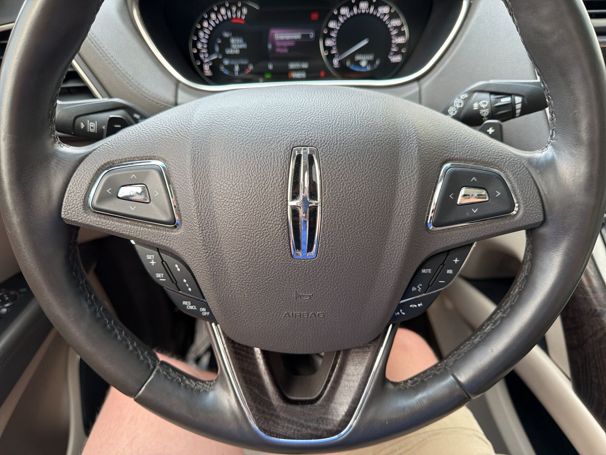 Used 2016 Lincoln MKX Reserve w/ Technology Package AWD/4WD image 23