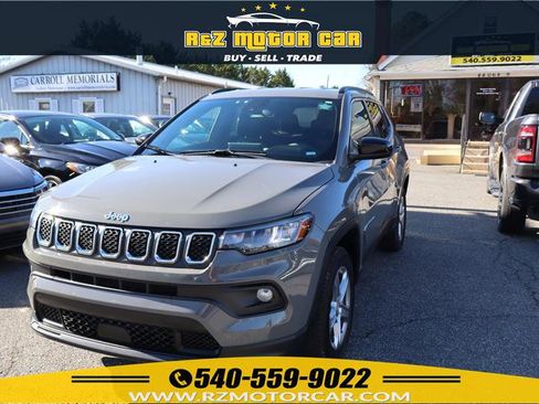 Used 2024 Jeep Compass Latitude image 1