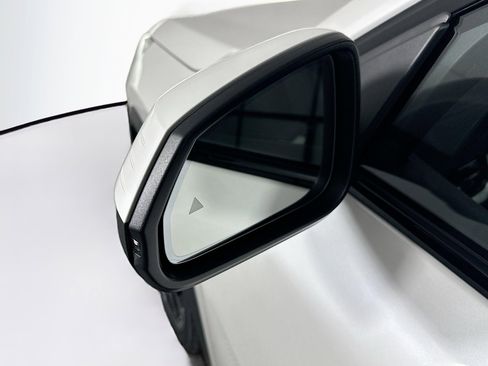 Used 2025 BMW X2 xDrive28i image 16