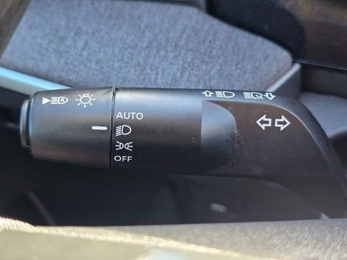 Used 2025 Nissan Kicks SV w/ Illumination Package image 39