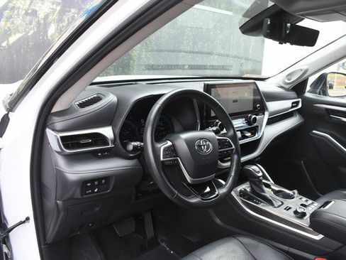 Used 2024 Toyota Highlander Limited AWD/4WD image 14
