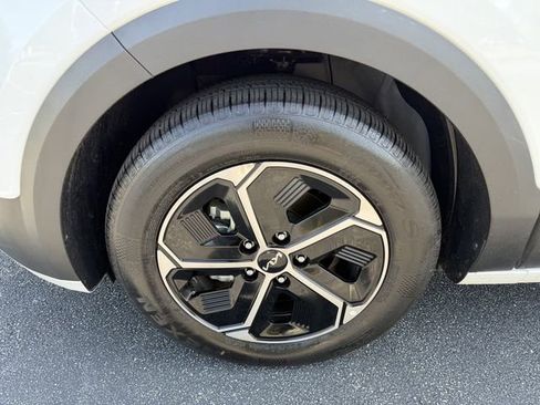 Certified 2025 Kia Niro EX FWD image 45