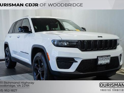 Certified 2023 Jeep Grand Cherokee Altitude AWD/4WD image 1