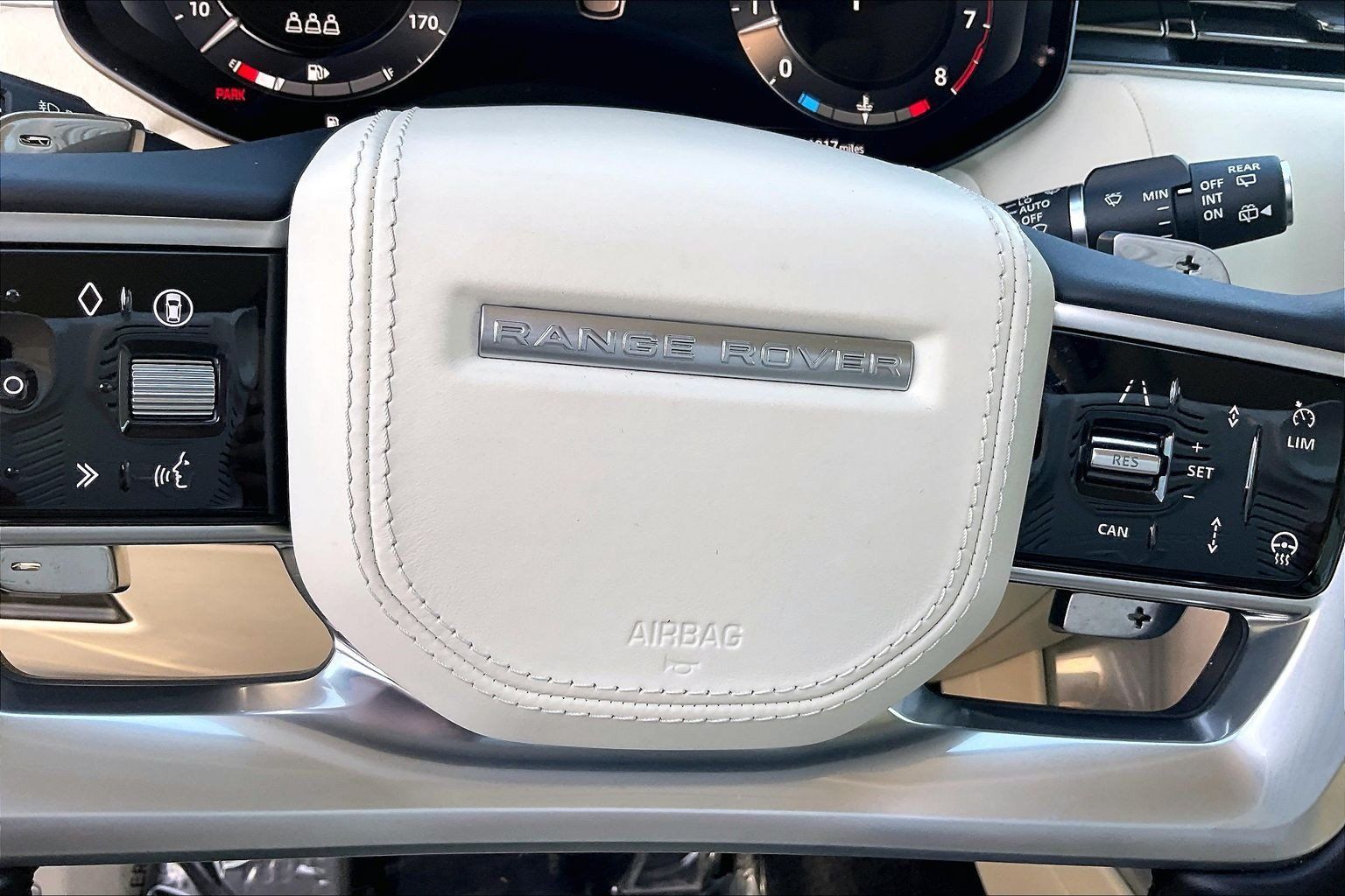 Certified 2024 Land Rover Range Rover SE AWD/4WD image 9