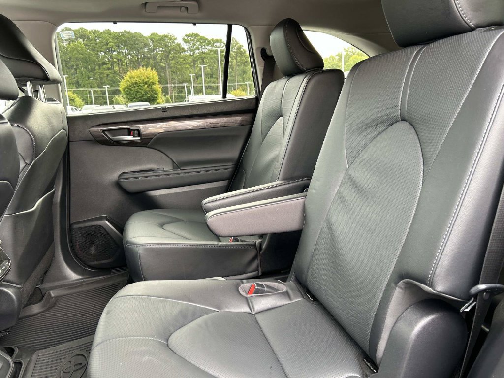 Used 2023 Toyota Highlander Limited AWD/4WD image 18