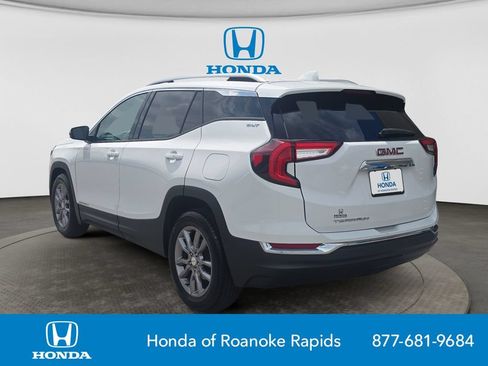 Used 2024 GMC Terrain SLT FWD image 3