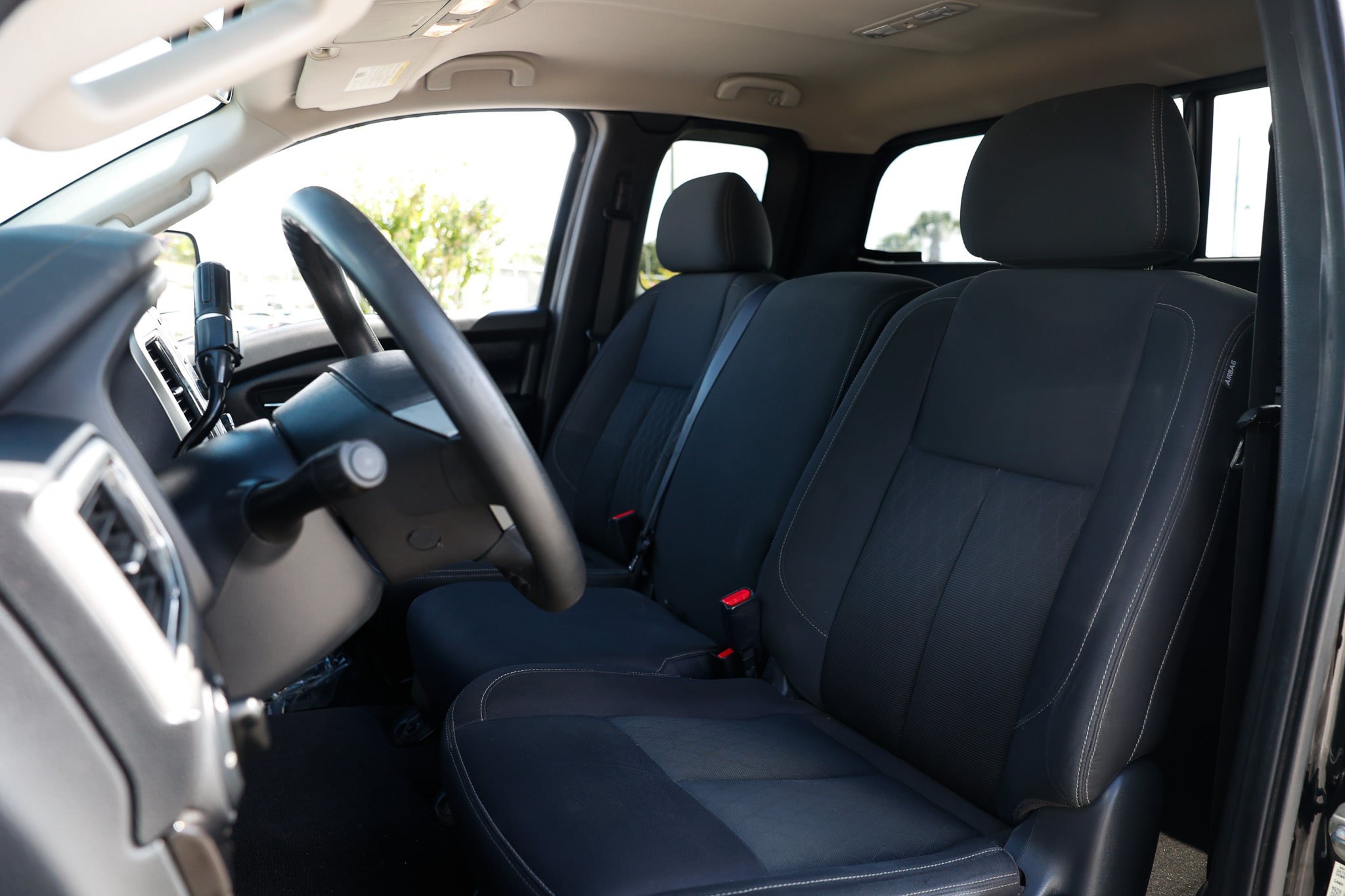 Used 2017 Nissan Titan SV AWD/4WD image 10