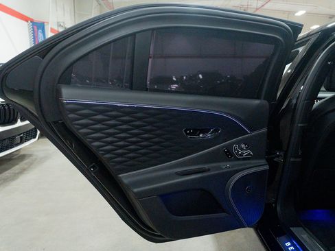 Used 2021 Bentley Flying Spur V8 image 27