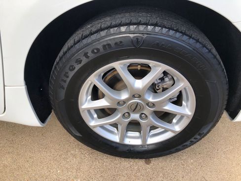 Used 2021 Chrysler Voyager LX image 9