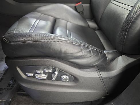 Used 2019 Porsche Cayenne Turbo image 23