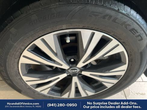 Used 2023 Nissan Rogue SV w/ SV Premium B Package FWD image 16