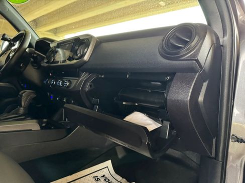 Used 2017 Toyota Tacoma TRD Off-Road w/ Tow Package (A/T) image 27