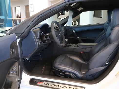 Used 2013 Chevrolet Corvette 427 w/ 1SC Preferred Equipment Group image 12