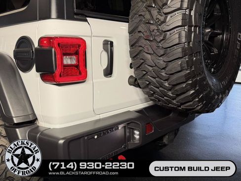 Used 2025 Jeep Wrangler Unlimited Rubicon AWD/4WD image 11