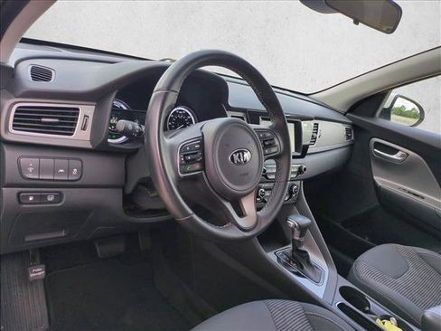 Used 2017 Kia Niro LX FWD image 10