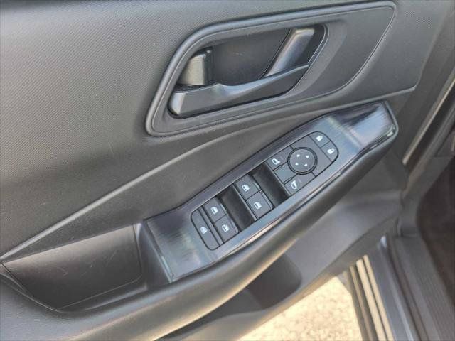 Used 2024 Nissan Rogue S AWD/4WD image 22