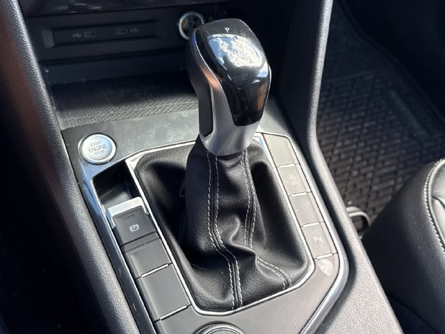 Certified 2022 Volkswagen Tiguan SE R-Line AWD/4WD image 37