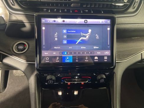 Certified 2023 Jeep Grand Cherokee Limited w/ Black Appearance Package image 22