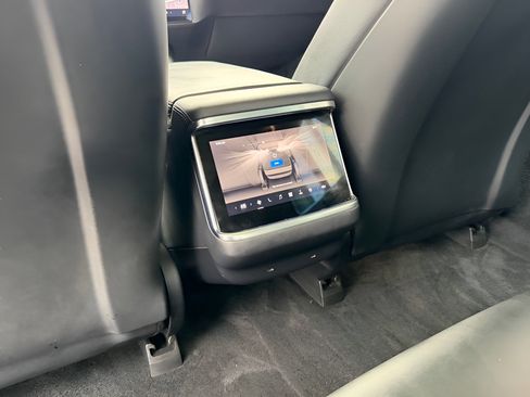 Used 2022 Tesla Model S AWD/4WD image 29