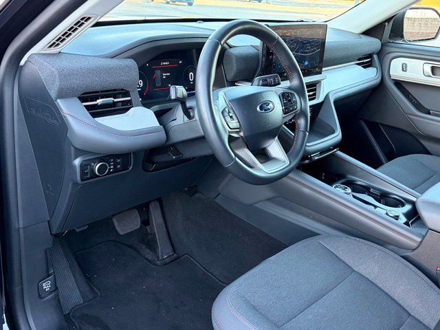 Used 2025 Ford Explorer Active RWD image 12