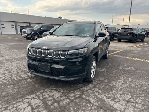 Used 2022 Jeep Compass Latitude w/ Sun and Sound Group AWD/4WD image 1